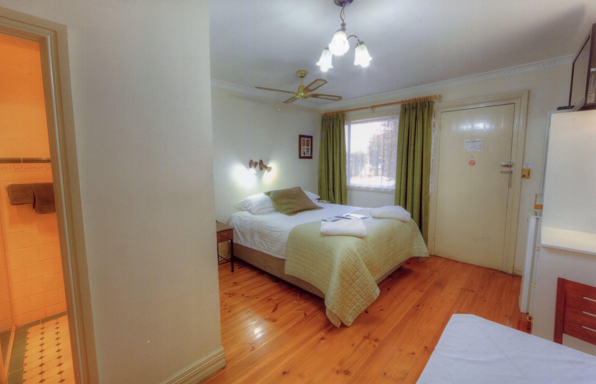 The Lodge Outback Motel Broken Hill Bagian luar foto