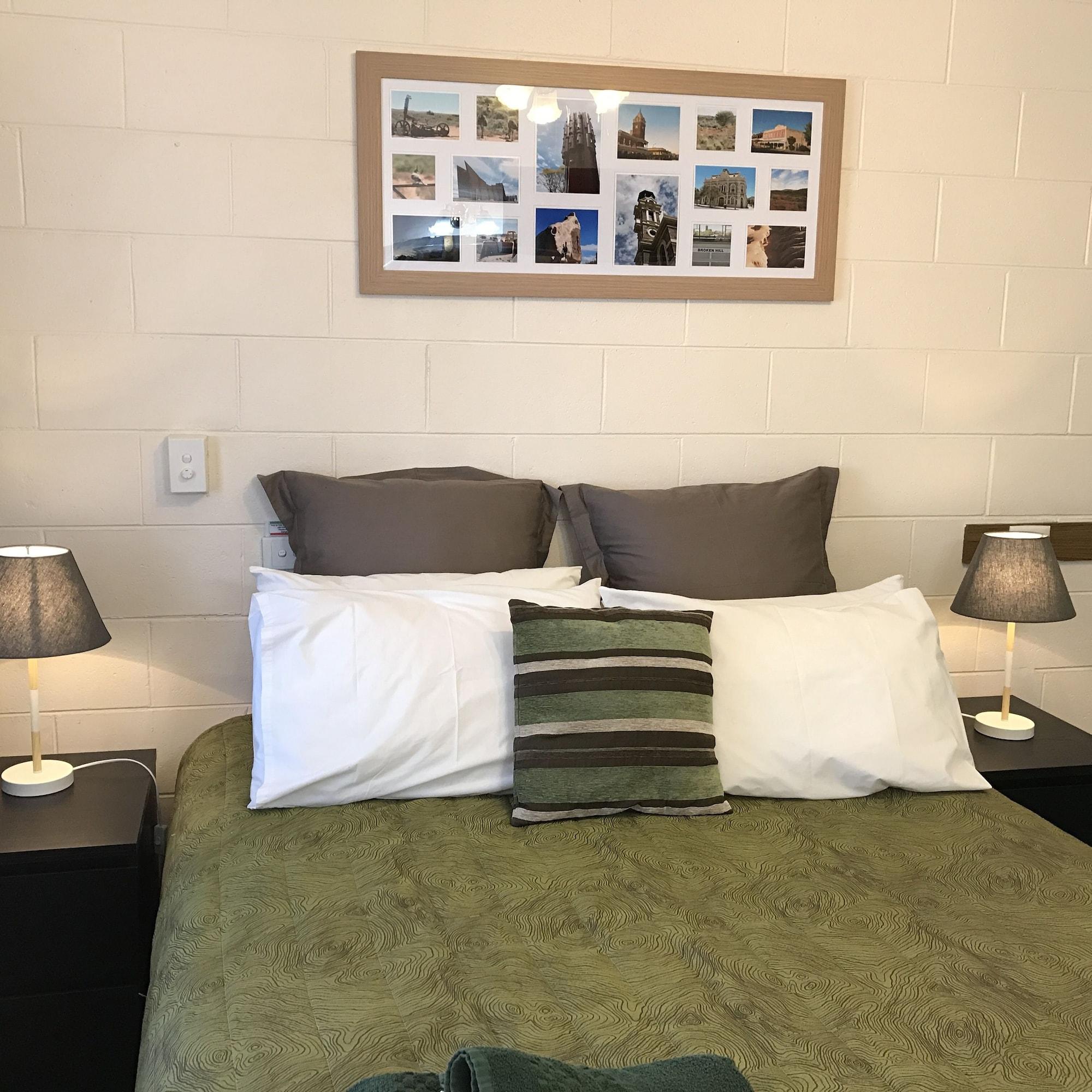 The Lodge Outback Motel Broken Hill Bagian luar foto