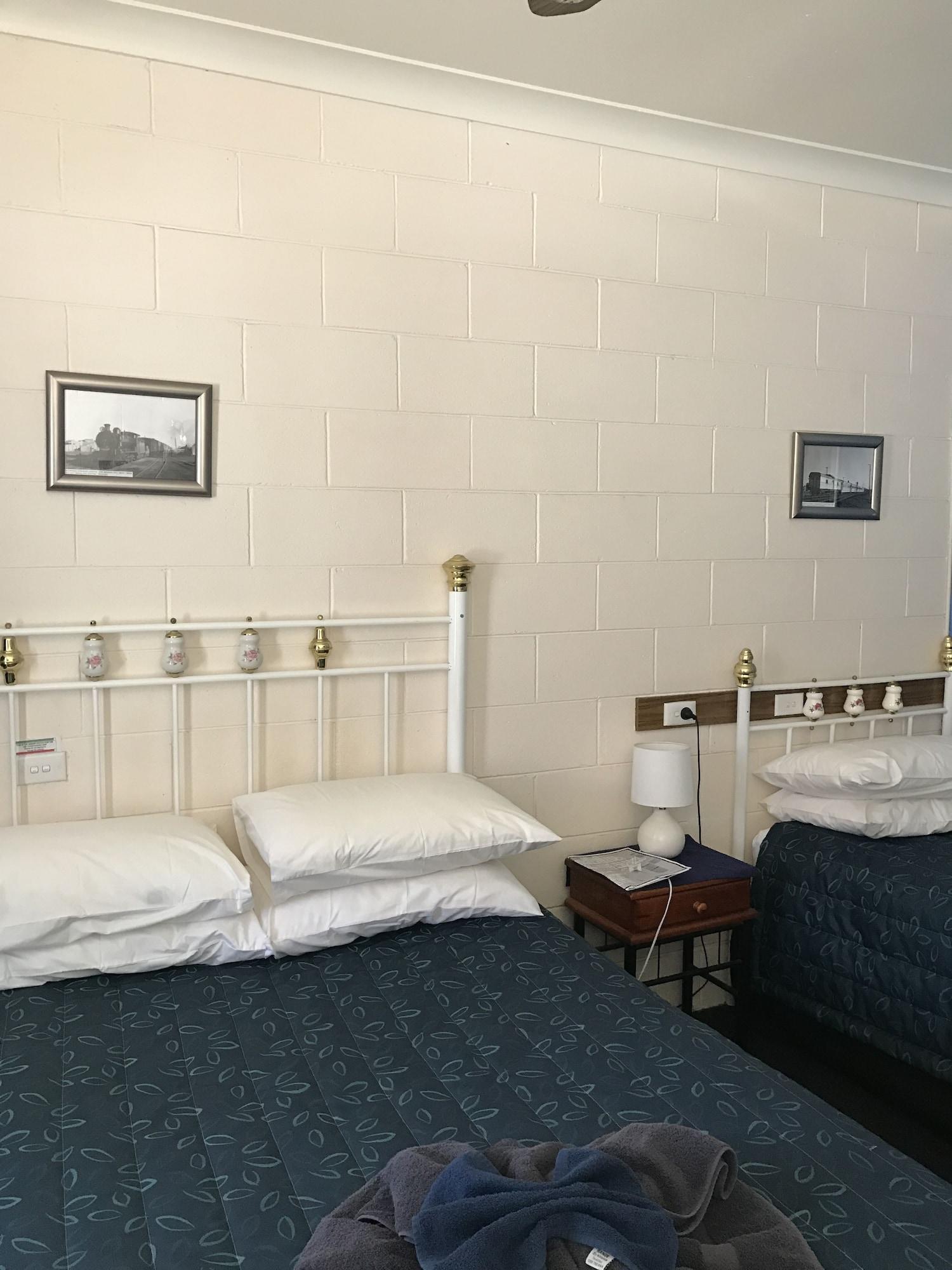 The Lodge Outback Motel Broken Hill Bagian luar foto