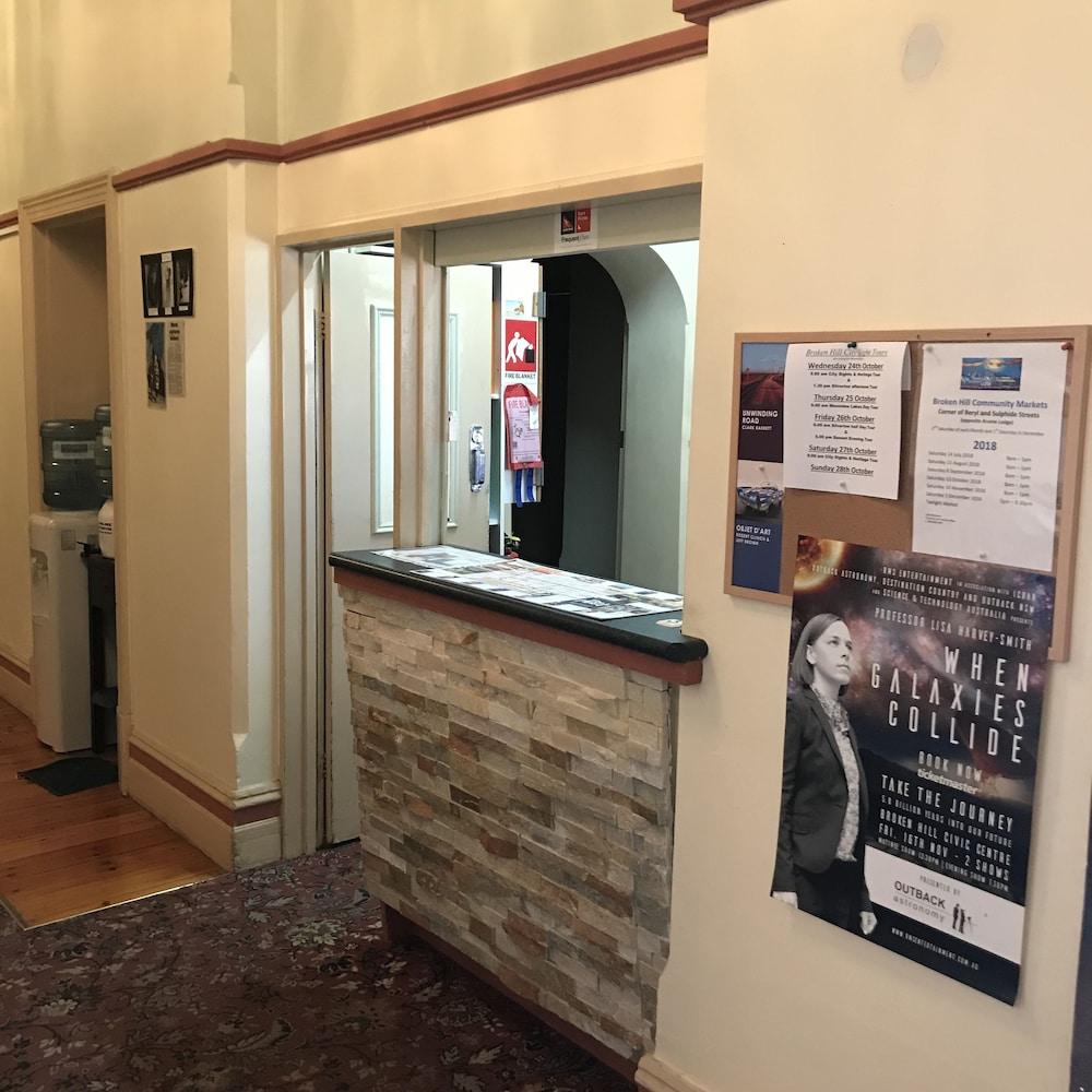 The Lodge Outback Motel Broken Hill Bagian luar foto