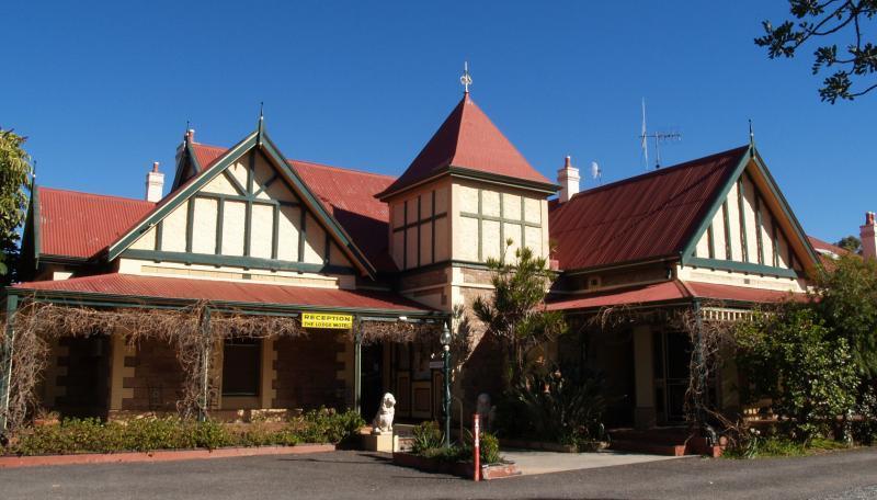The Lodge Outback Motel Broken Hill Bagian luar foto