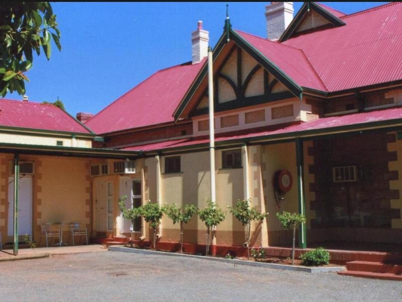 The Lodge Outback Motel Broken Hill Bagian luar foto
