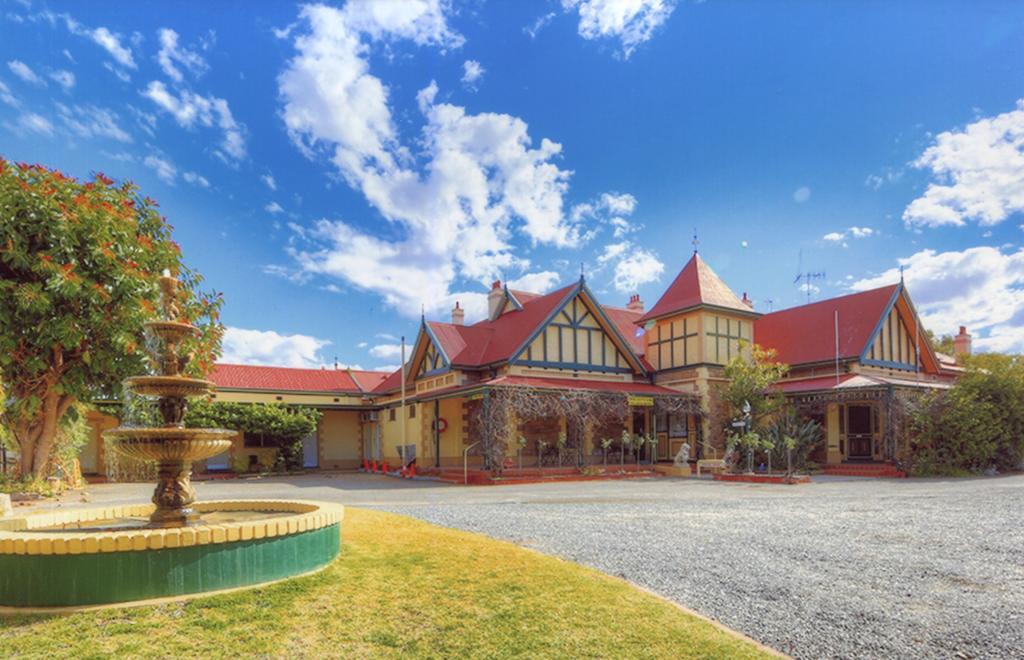 The Lodge Outback Motel Broken Hill Bagian luar foto