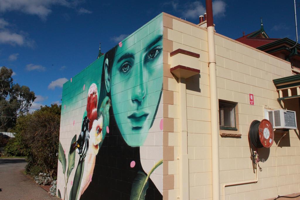 The Lodge Outback Motel Broken Hill Bagian luar foto