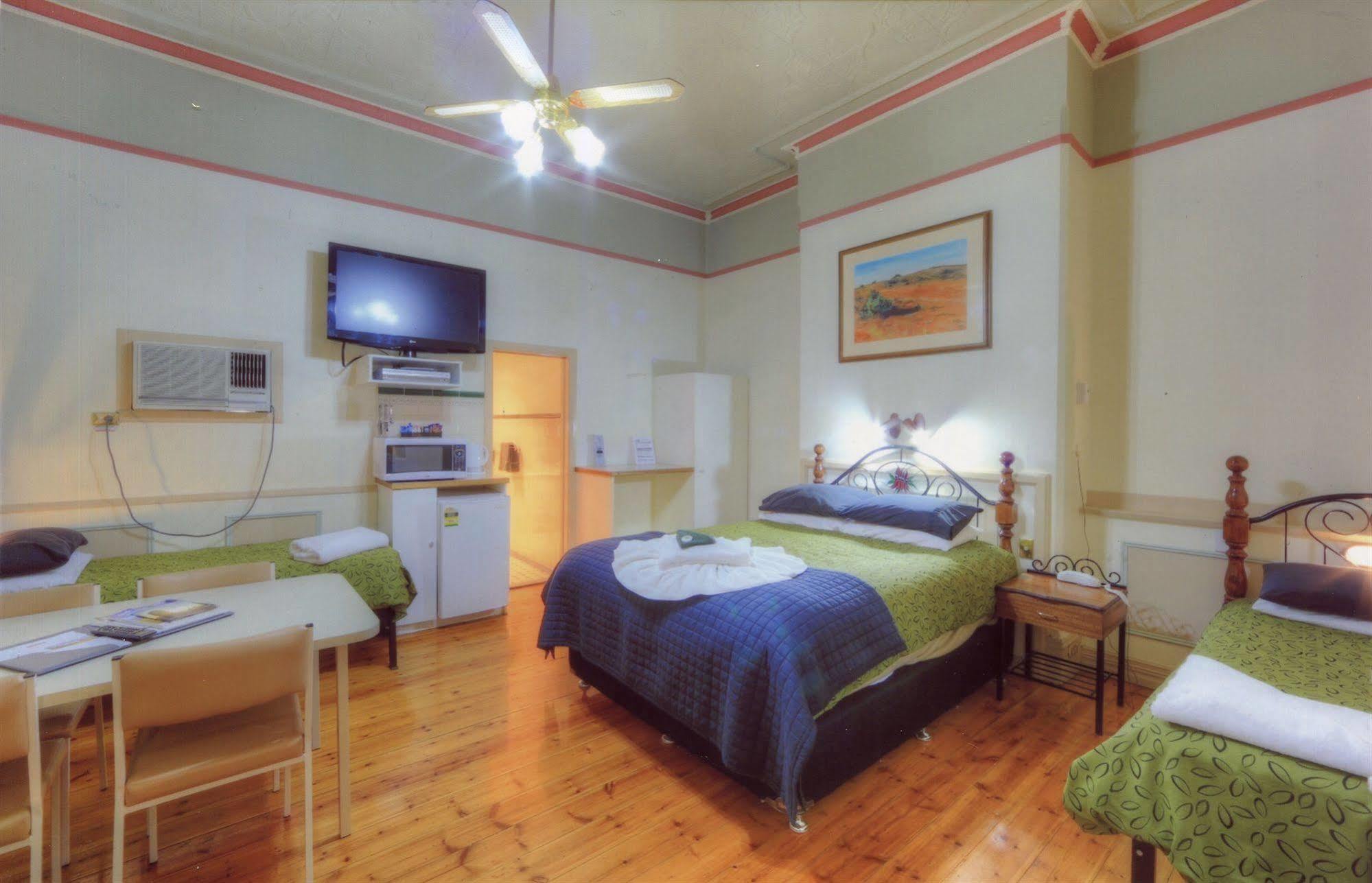 The Lodge Outback Motel Broken Hill Bagian luar foto