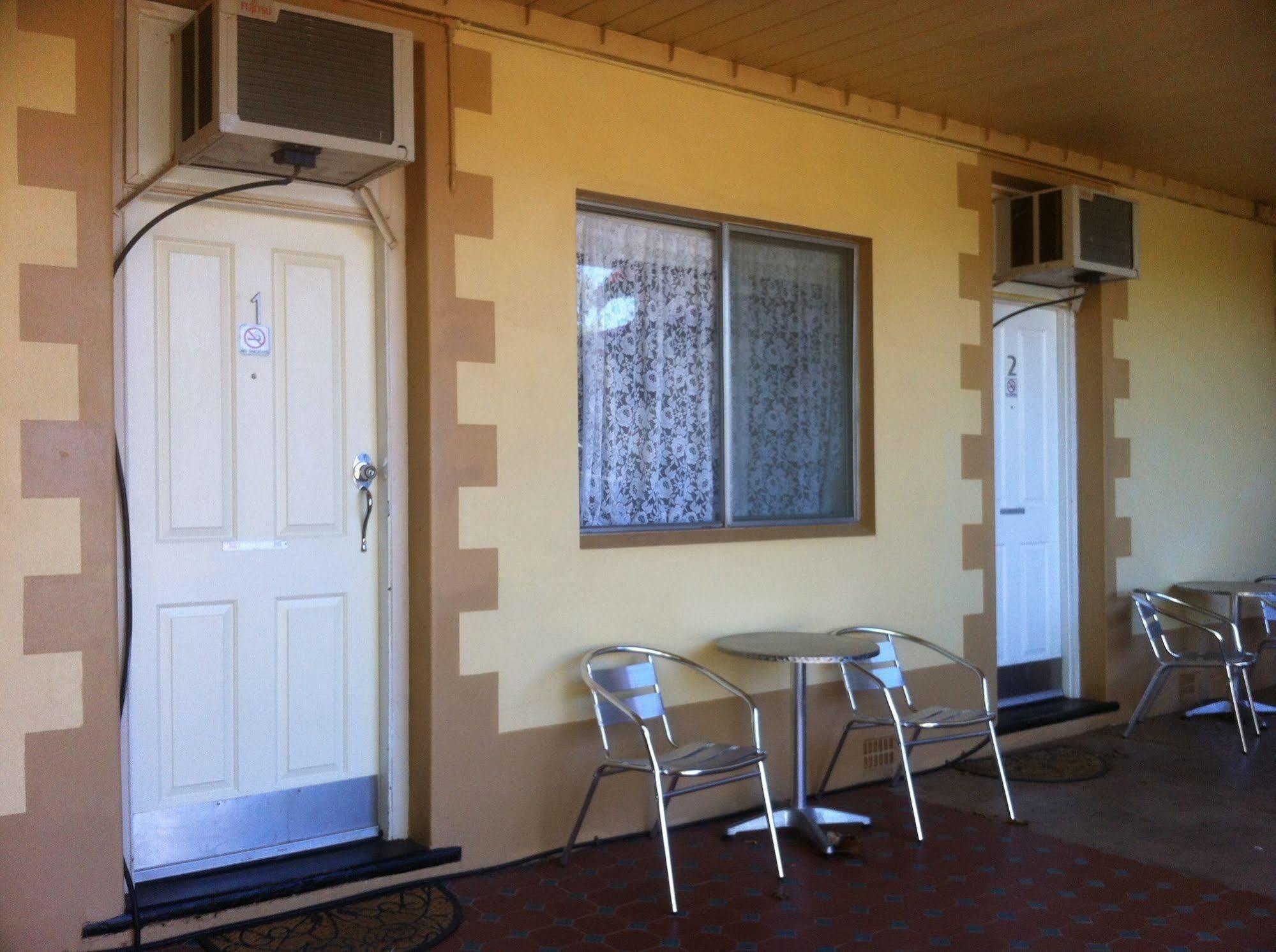 The Lodge Outback Motel Broken Hill Bagian luar foto