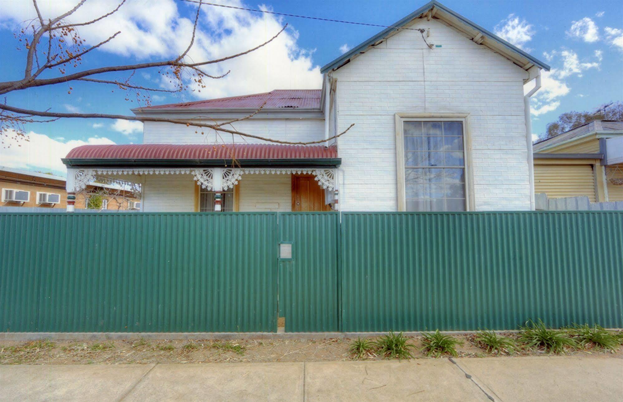 The Lodge Outback Motel Broken Hill Bagian luar foto