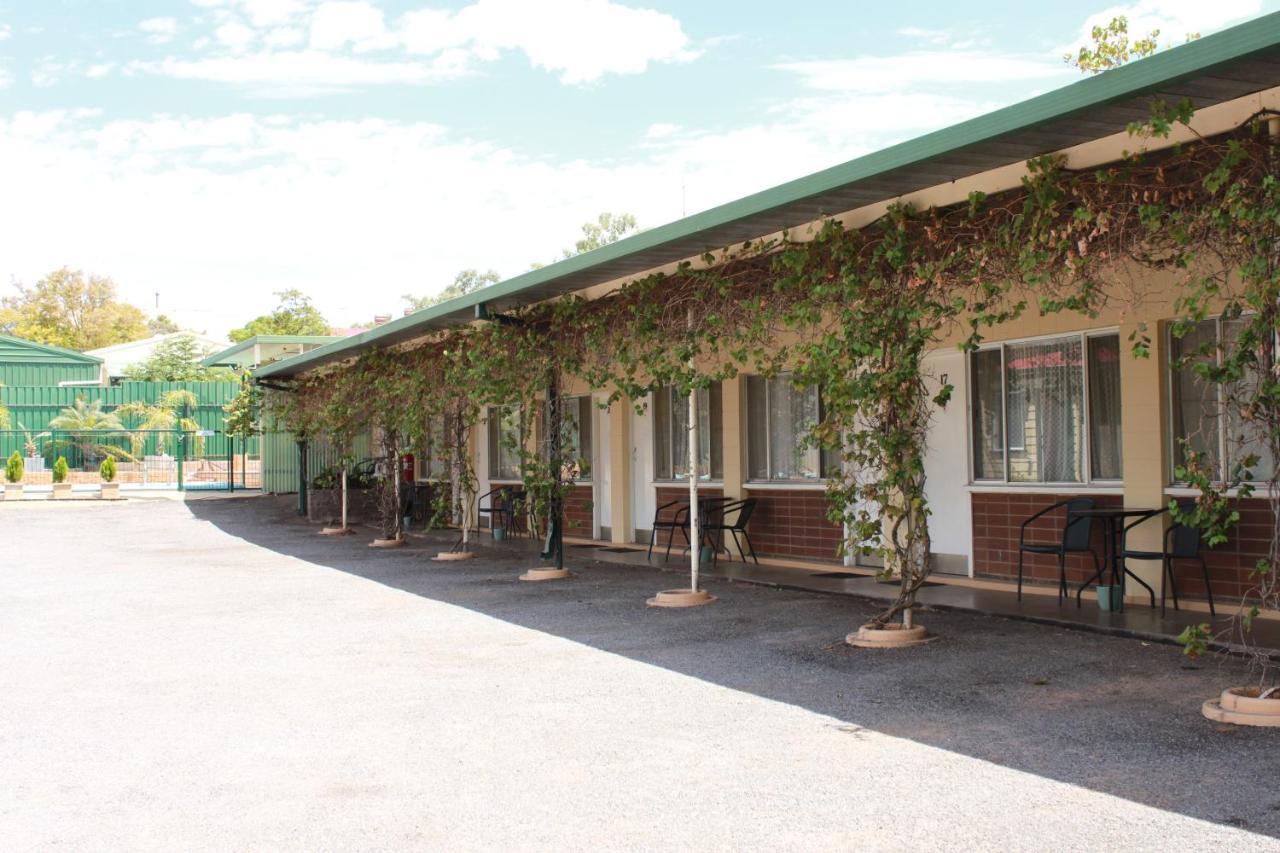 The Lodge Outback Motel Broken Hill Bagian luar foto