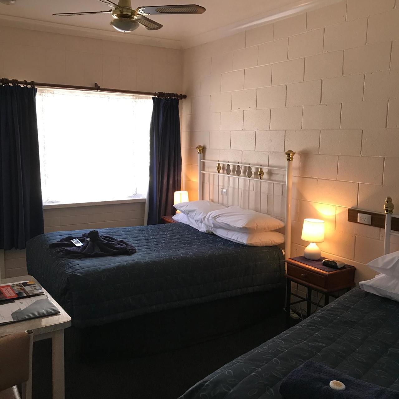 The Lodge Outback Motel Broken Hill Bagian luar foto